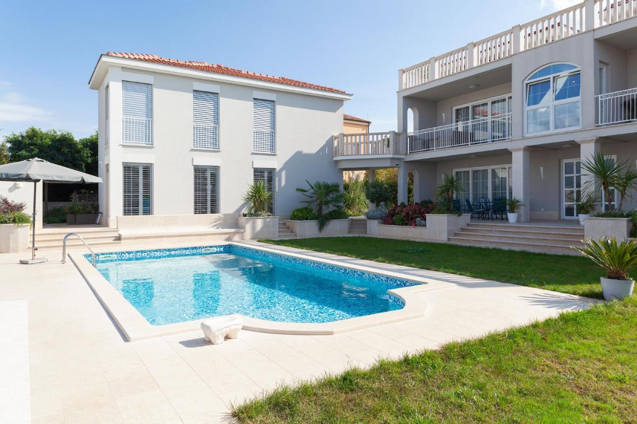 מאלינסקה Luxury Rooms Vila Carissa מראה חיצוני תמונה