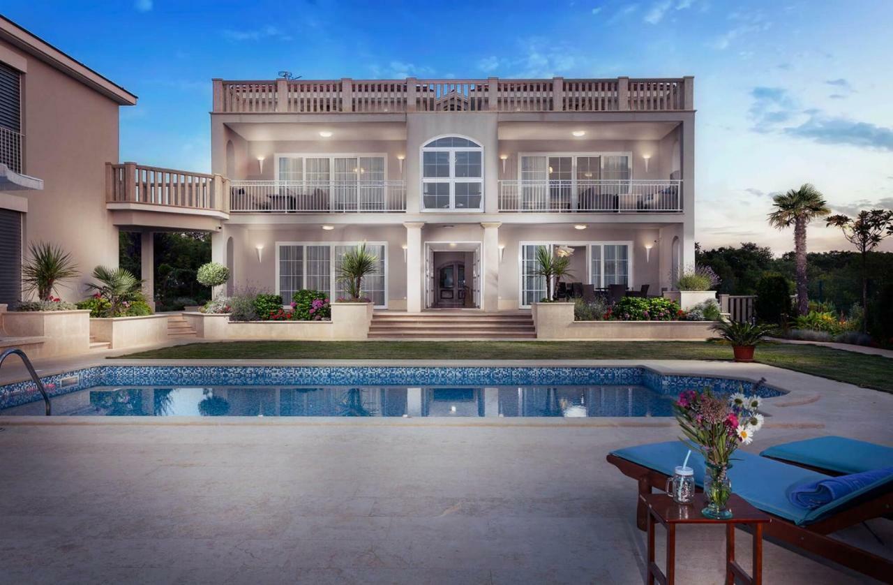 מאלינסקה Luxury Rooms Vila Carissa מראה חיצוני תמונה